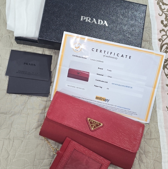 Authentic New Red Prada clutch. Comes With A Box And COA - Picture 3 of 8